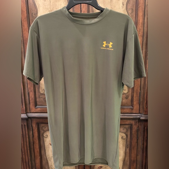 Under Armour Men's XXL Short Sleeve Compression Shirt in Olive with Yellow Logo - Picture 2 of 3